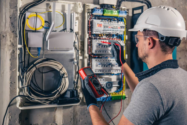 Best Licensed Electrician  in St Francis, WI
